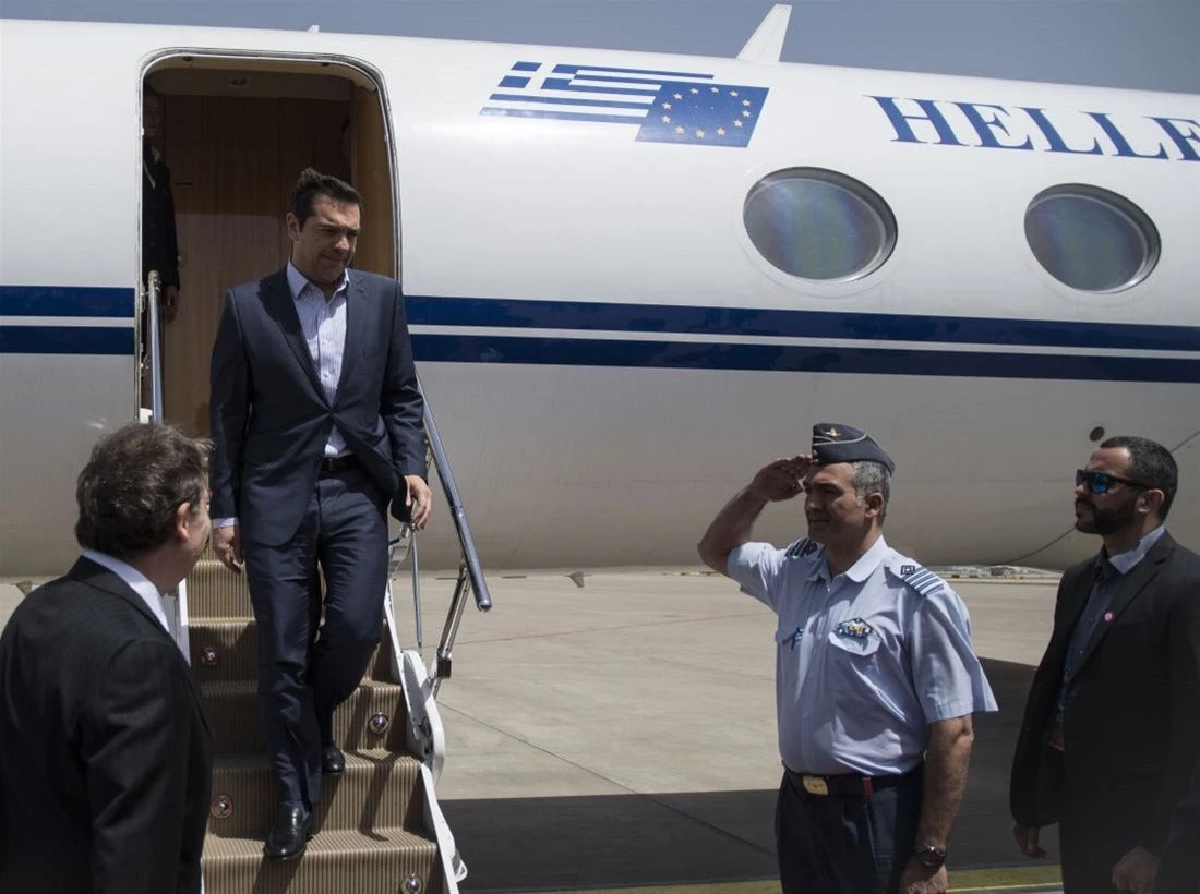 Ο Πρωθυπουργός φοβάται τους Μακεδόνες: Εφτασε Θεσσαλονίκη ο Τσίπρας – Υποδοχή με ελληνικές σημαίες: «Οχι στη συμφωνία των Πρεσπών» – Κρύφτηκε ο Αλέξης